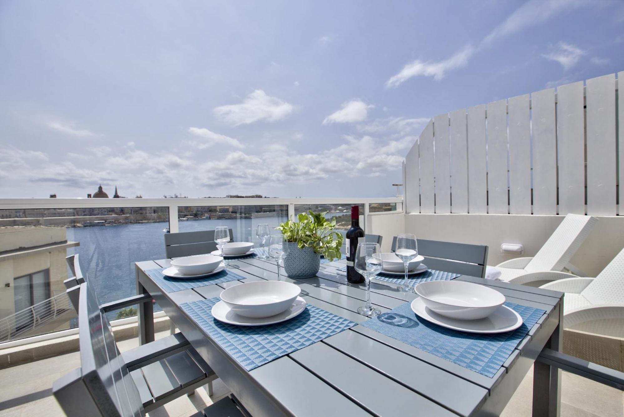 Bastions Seaview Apartments And Duplex Penthouse In Sliema By Shortletsmalta Exteriör bild