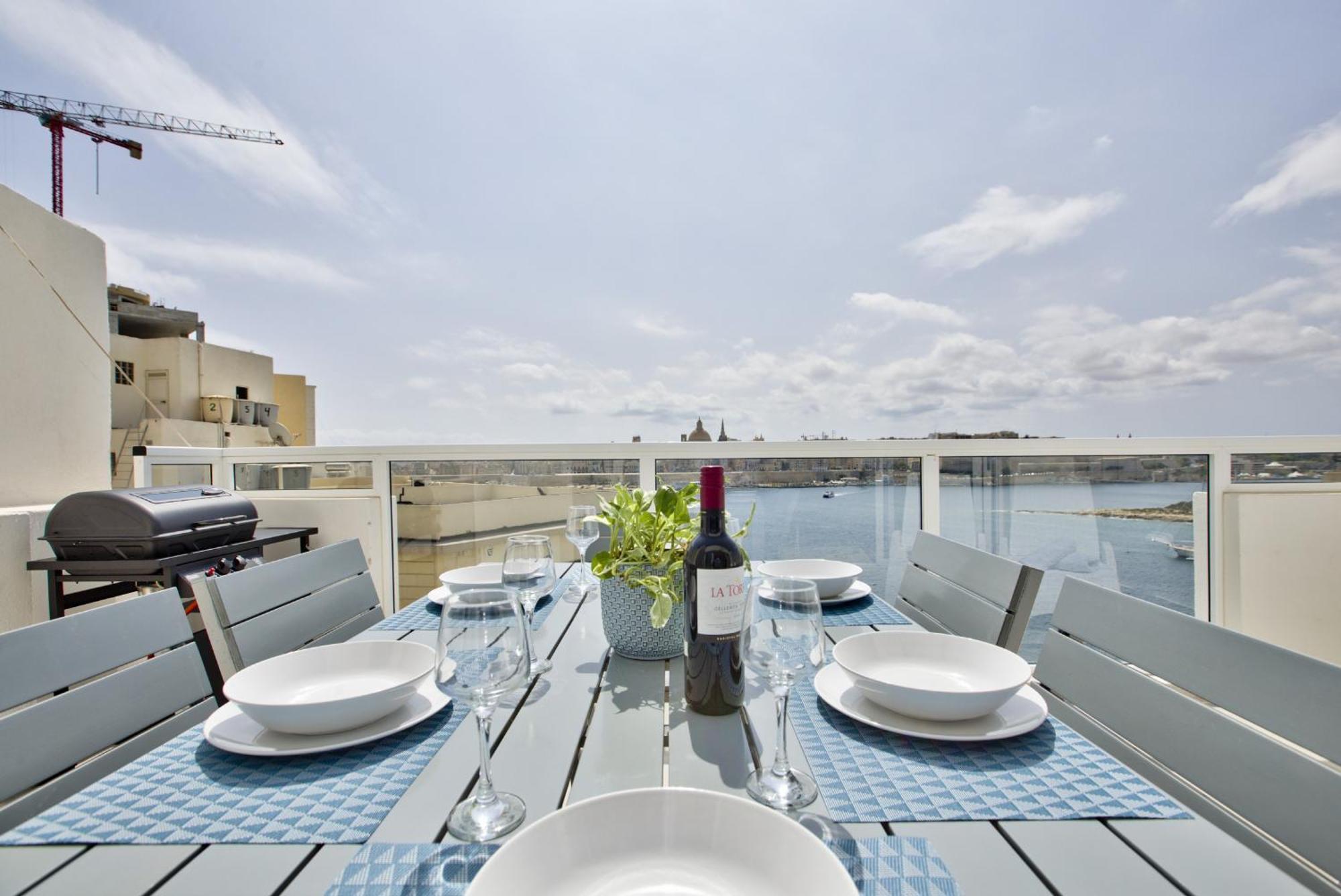 Bastions Seaview Apartments And Duplex Penthouse In Sliema By Shortletsmalta Exteriör bild