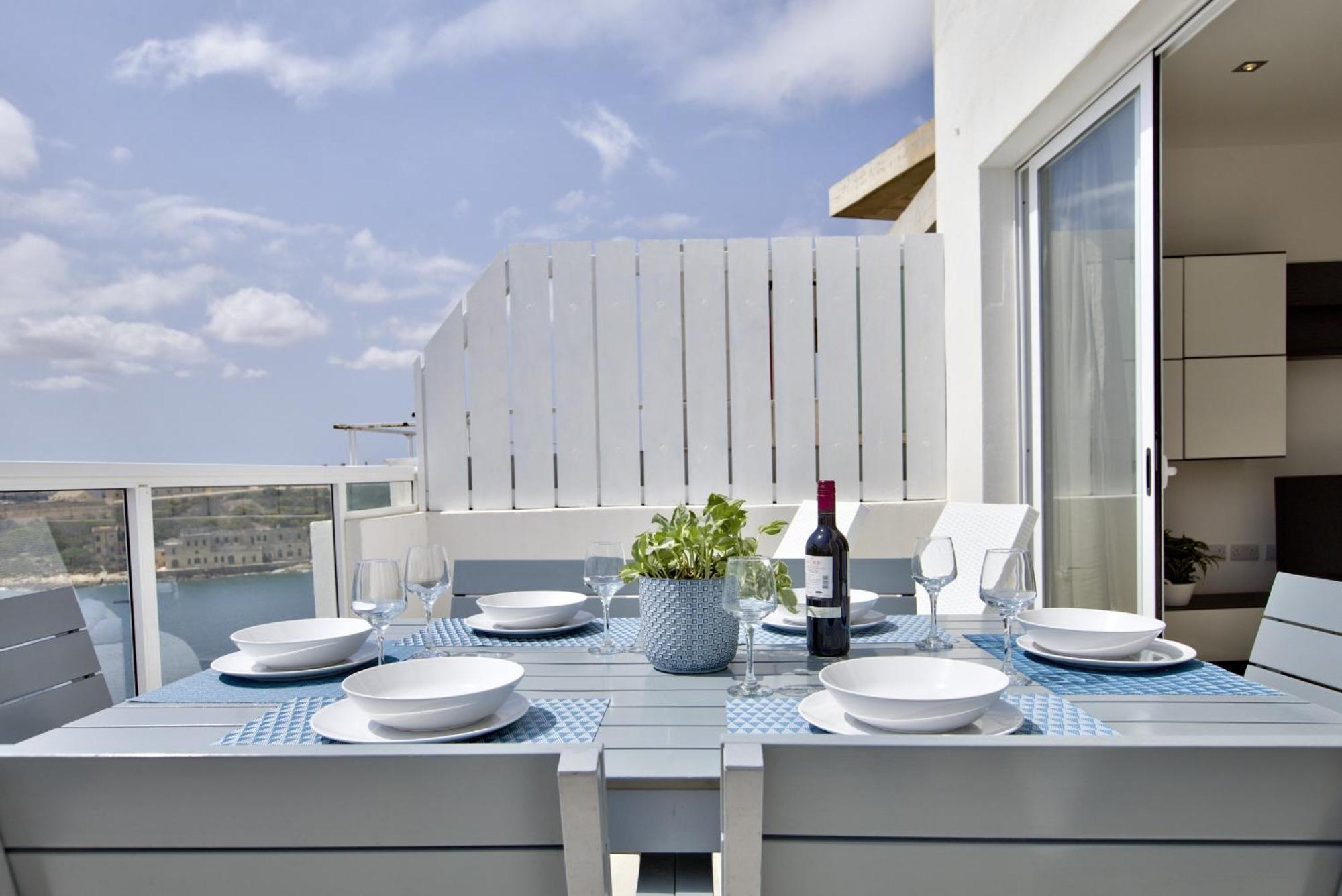 Bastions Seaview Apartments And Duplex Penthouse In Sliema By Shortletsmalta Exteriör bild