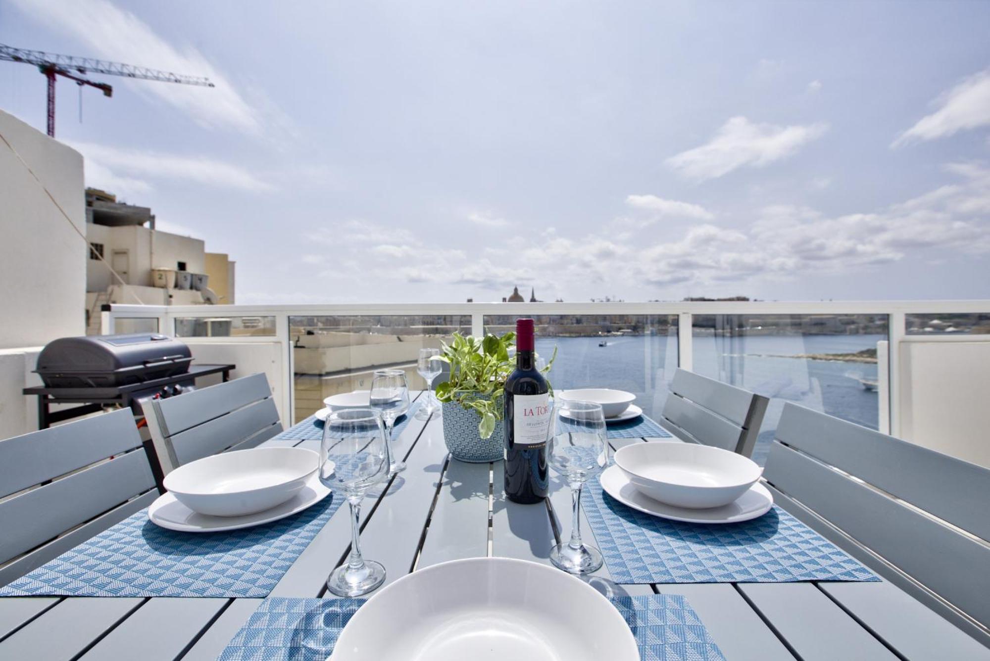 Bastions Seaview Apartments And Duplex Penthouse In Sliema By Shortletsmalta Exteriör bild