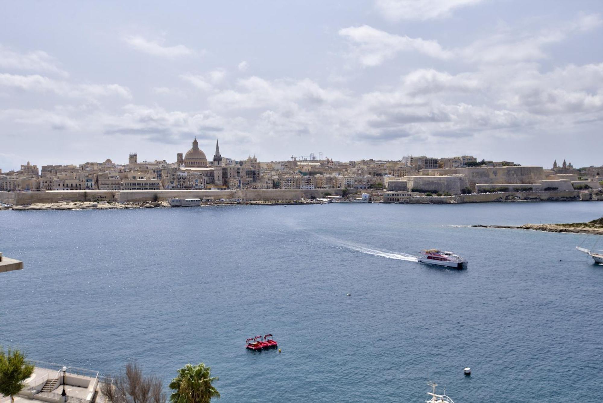 Bastions Seaview Apartments And Duplex Penthouse In Sliema By Shortletsmalta Exteriör bild