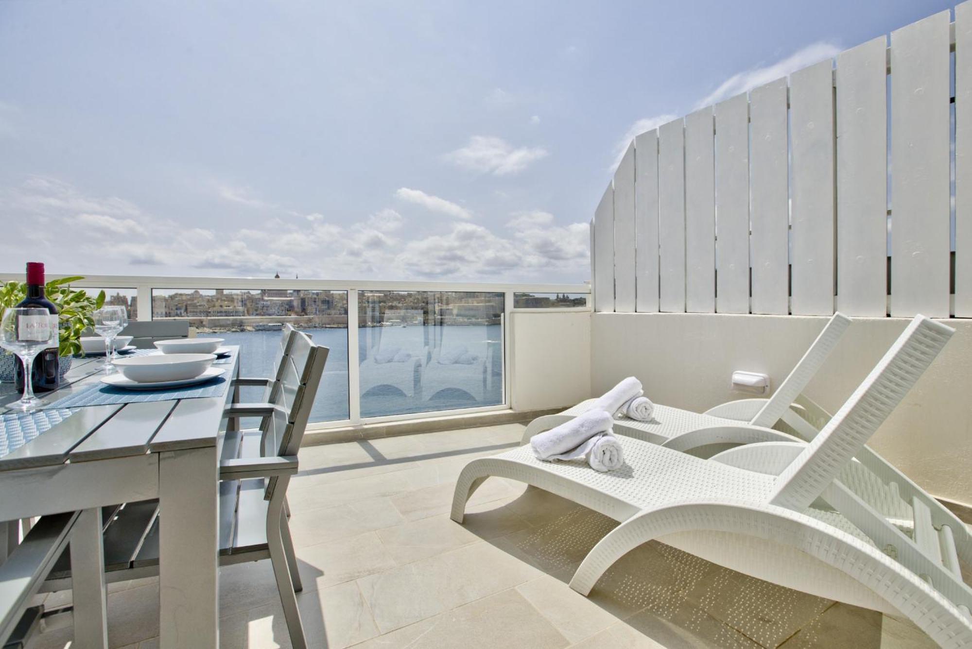 Bastions Seaview Apartments And Duplex Penthouse In Sliema By Shortletsmalta Exteriör bild